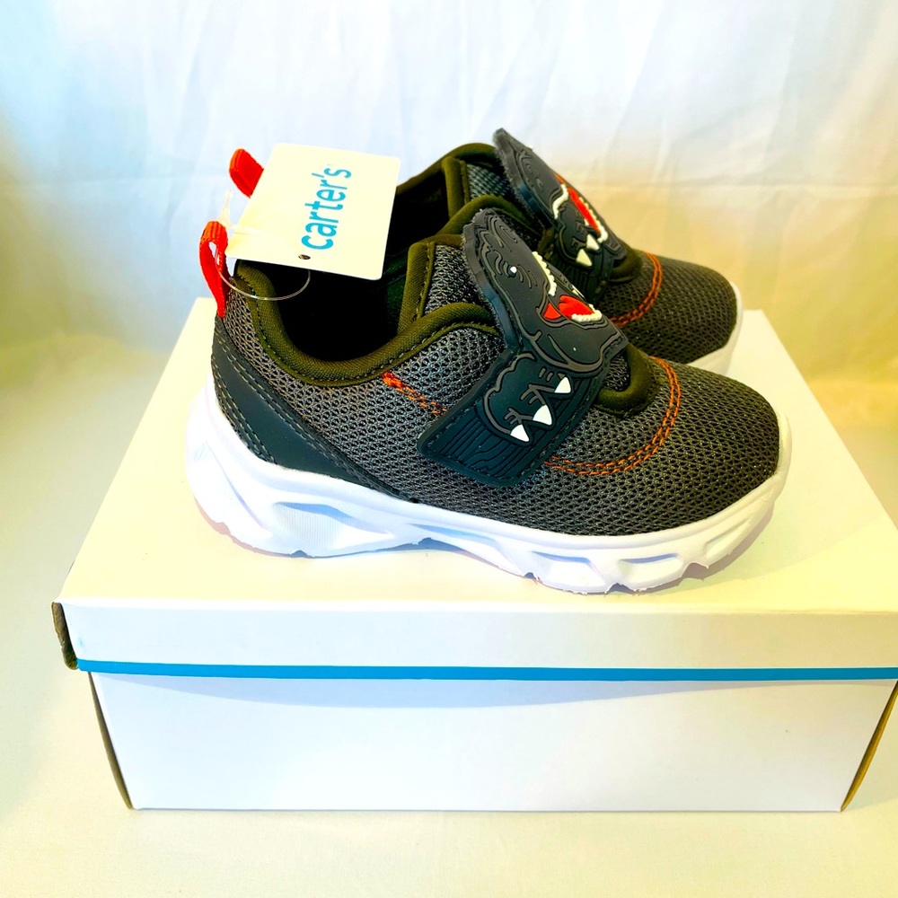 Carter’s kids, toddler light up sneakers 7c (NWT).
